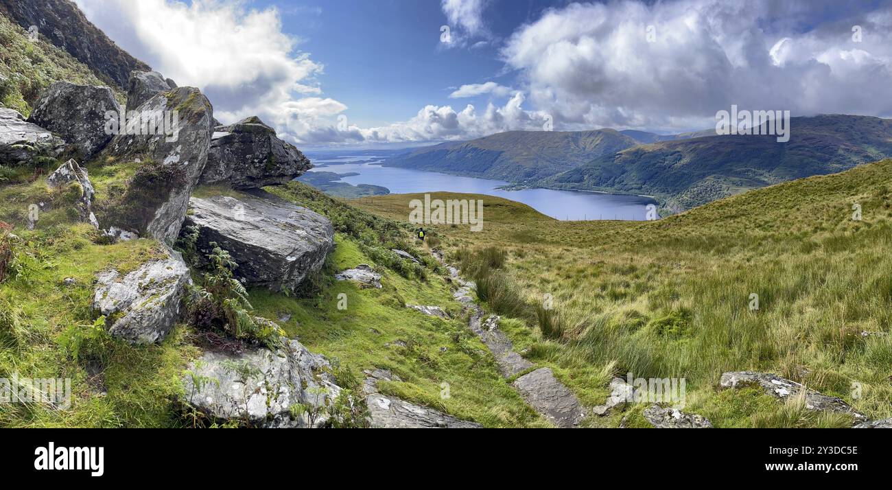 Vista dal Ben Lomond, la cima del Loch Lomond e il Parco Nazionale dei Trossachs, Rowardennan, Scozia, Gran Bretagna Foto Stock