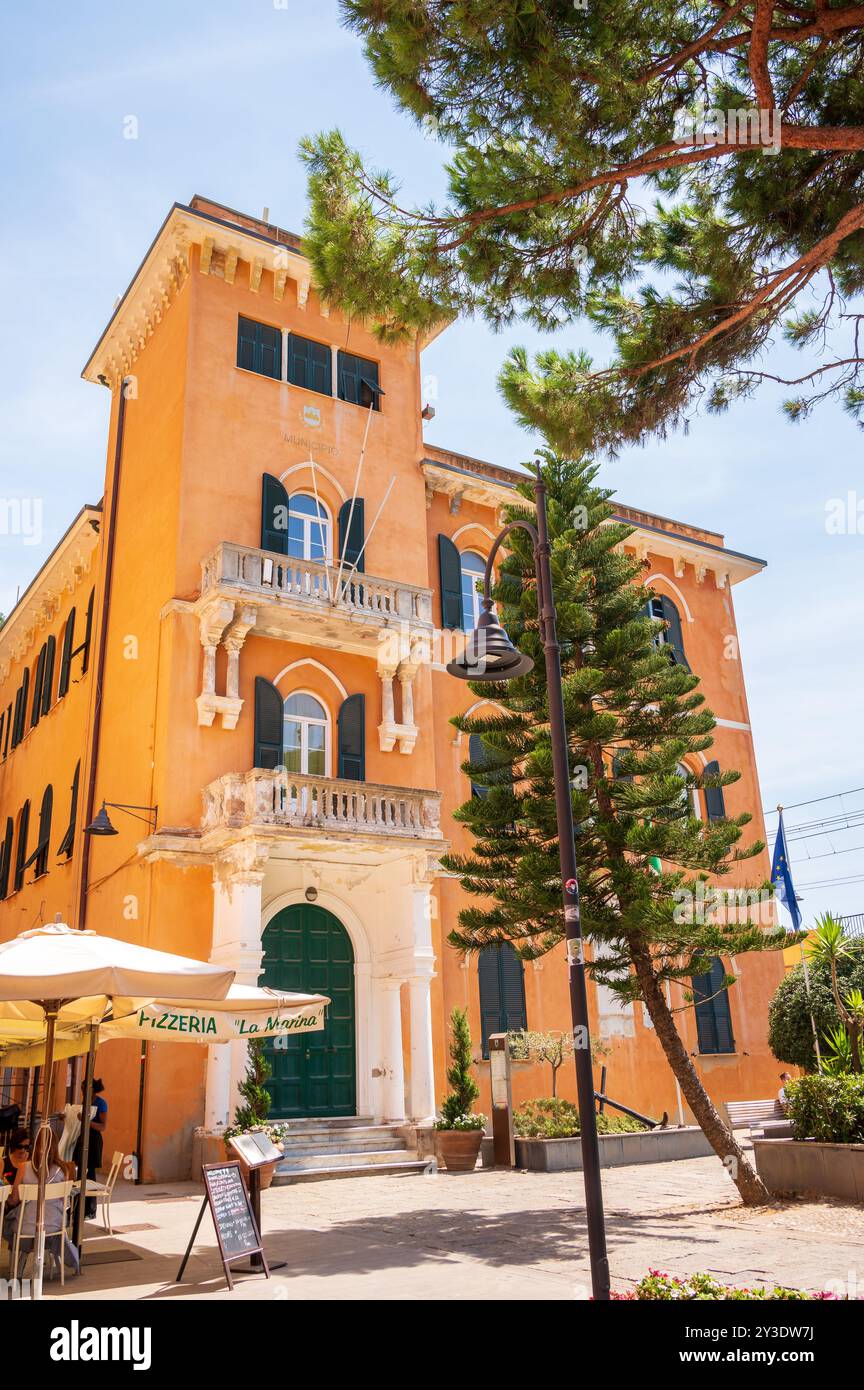 Monterosso al Mare, Italia - 10 agosto 2024: Vedute delle strade nella splendida cittadina delle cinque Terre di Monterosso. Foto Stock