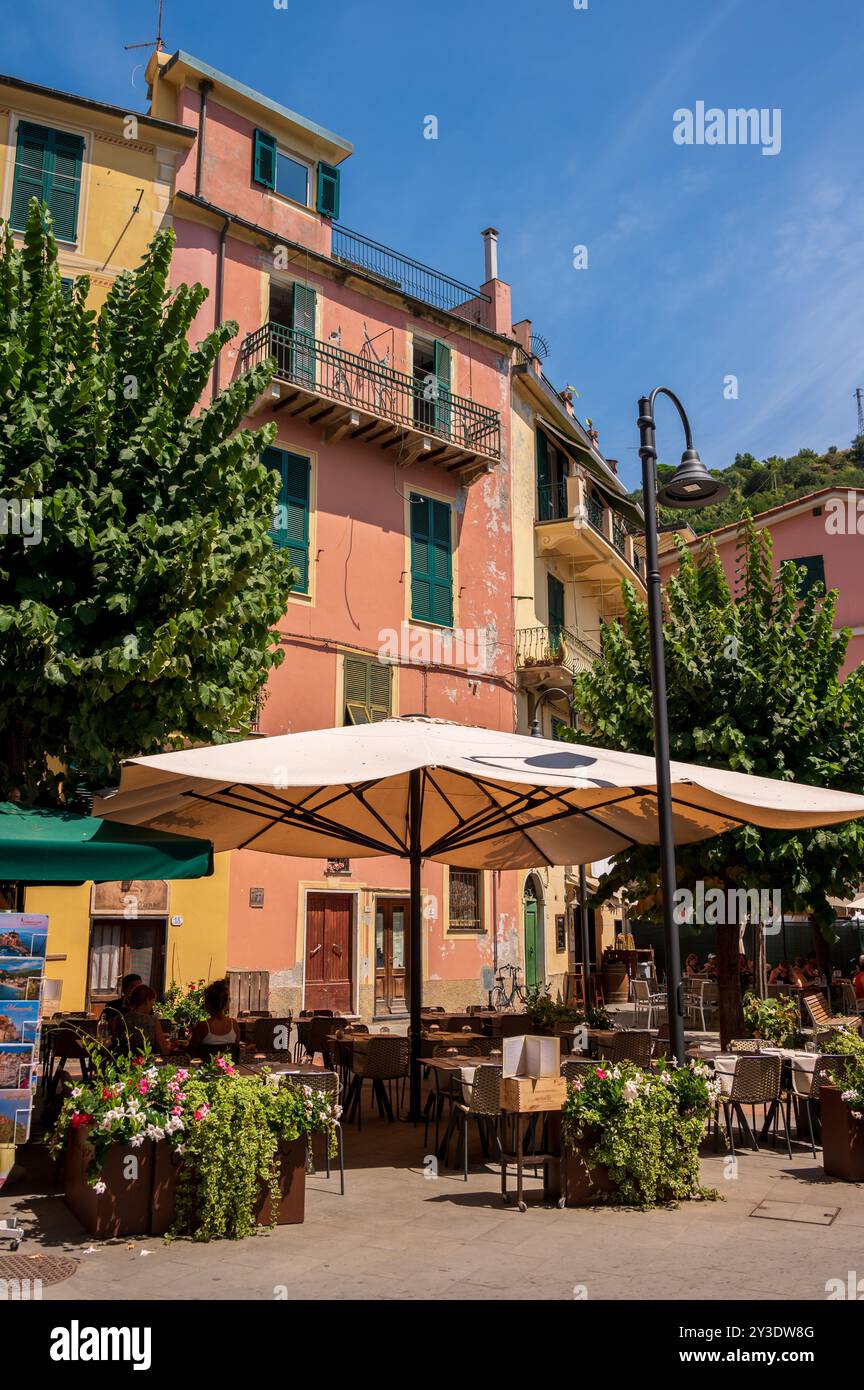 Monterosso al Mare, Italia - 10 agosto 2024: Vedute delle strade nella splendida cittadina delle cinque Terre di Monterosso. Foto Stock