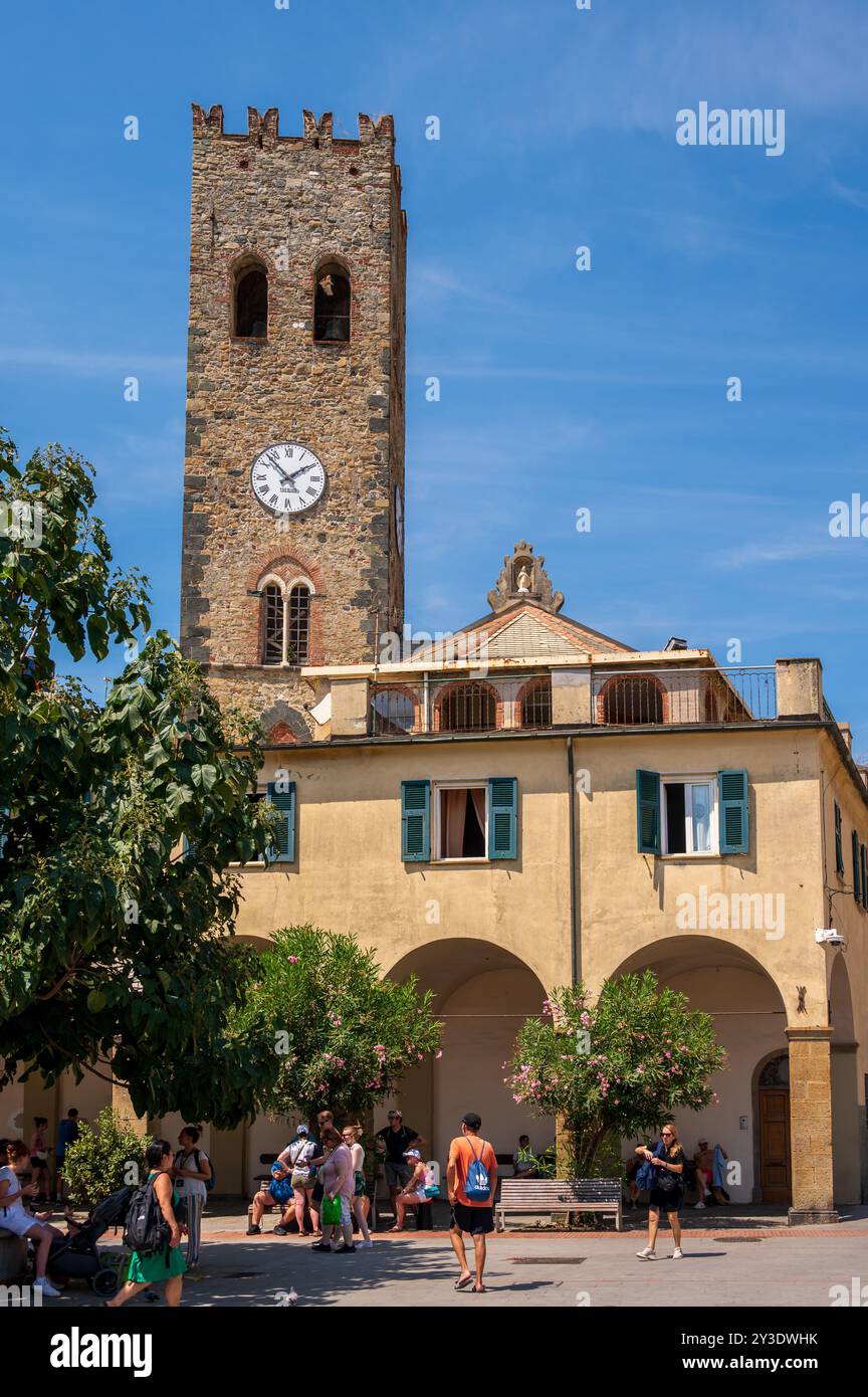 Monterosso al Mare, Italia - 10 agosto 2024: Vedute delle strade nella splendida cittadina delle cinque Terre di Monterosso. Foto Stock