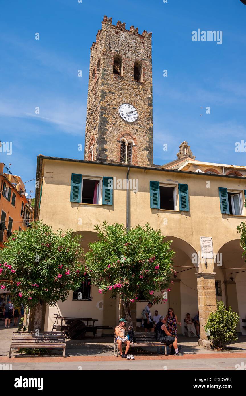 Monterosso al Mare, Italia - 10 agosto 2024: Vedute delle strade nella splendida cittadina delle cinque Terre di Monterosso. Foto Stock