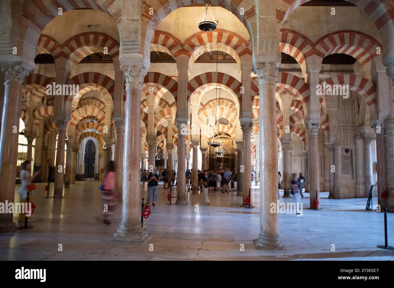 La Mezquita, l'ex grande moschea islamica di Cordova buil nel 785, convertita nella cattedrale cattolica di nostra Signora dell'assunzione nel 1236, Cordova, Spagna, 2023. Foto Stock