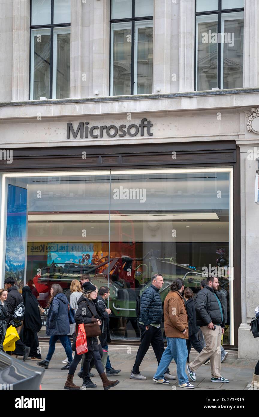Londra, Regno Unito - 23 marzo 2024: Microsoft store a Londra. Oxford Street. REGNO UNITO. Foto Stock