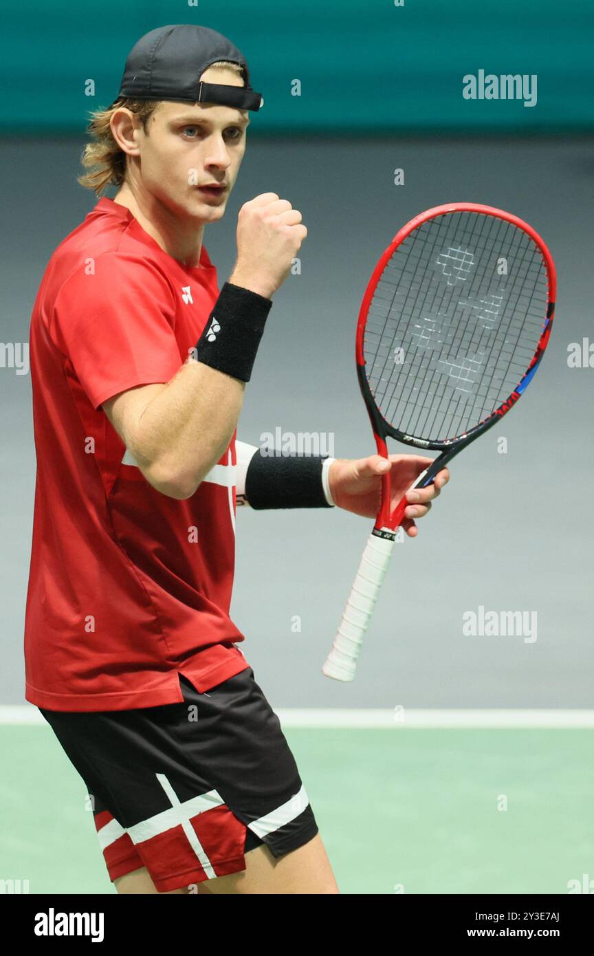 Bologna, Italia. 13 settembre 2024. Il belga Zizou Bergs reagisce durante una partita tra l'italiano Cobolli e il belga Bergs, la seconda partita nel girone A delle finali di Coppa Davis tra Italia e Belgio, venerdì 13 settembre 2024, all'Unipol Arena di Bologna. BELGA PHOTO BENOIT DOPPAGNE credito: Belga News Agency/Alamy Live News Foto Stock