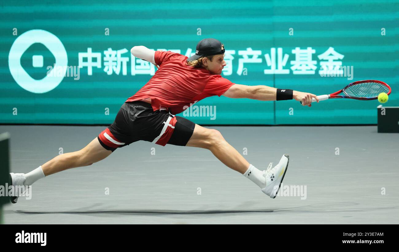 Bologna, Italia. 13 settembre 2024. Il belga Zizou Bergs raffigurato in azione durante una partita tra l'italiano Cobolli e il belga Bergs, la seconda partita nel girone a la fase a gironi delle finali di Coppa Davis tra Italia e Belgio, venerdì 13 settembre 2024, all'Unipol Arena, a Bologna. BELGA PHOTO BENOIT DOPPAGNE credito: Belga News Agency/Alamy Live News Foto Stock