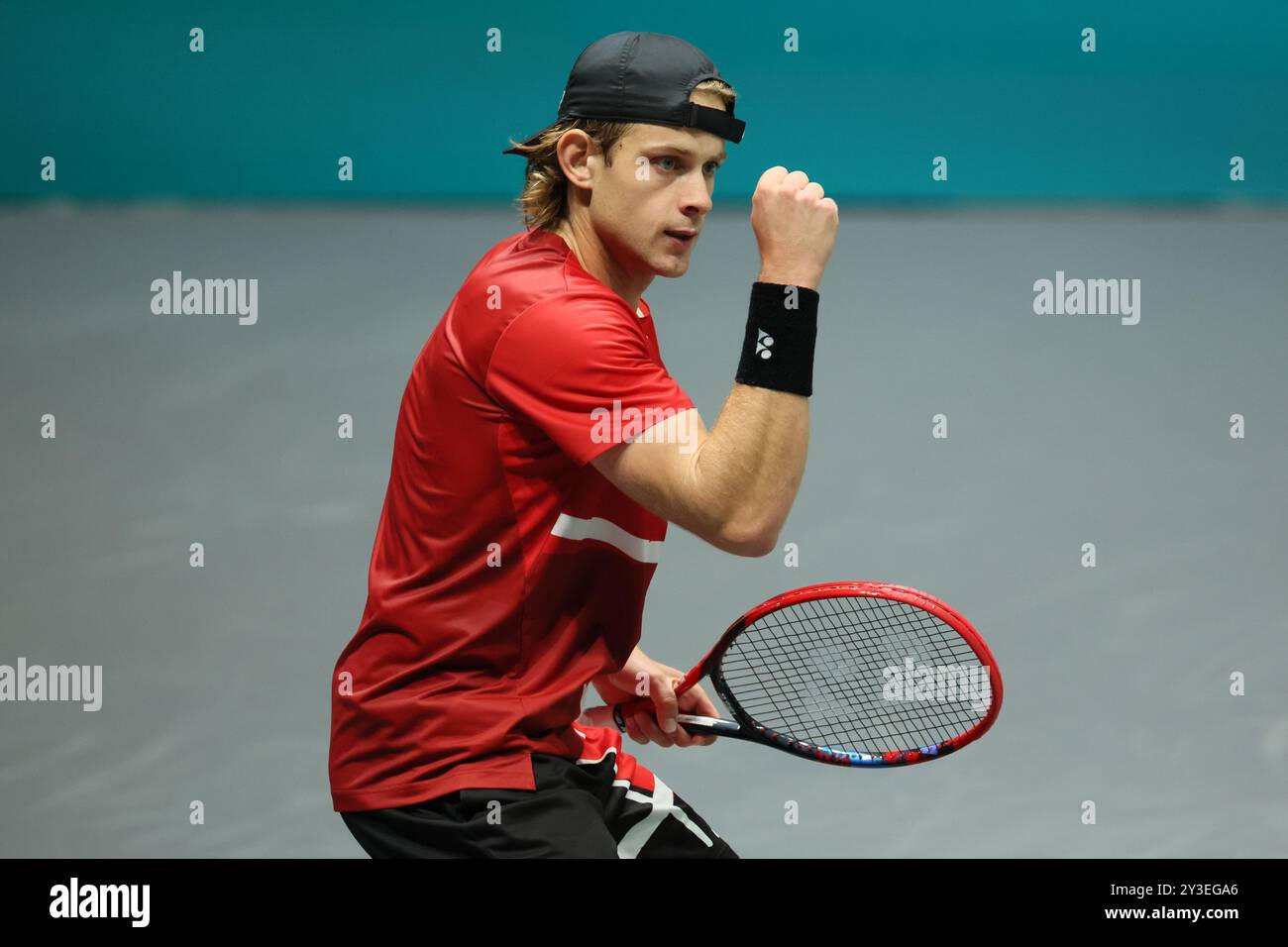 Bologna, Italia. 13 settembre 2024. Il belga Zizou Bergs reagisce durante una partita tra l'italiano Cobolli e il belga Bergs, la seconda partita nel girone A delle finali di Coppa Davis tra Italia e Belgio, venerdì 13 settembre 2024, all'Unipol Arena di Bologna. BELGA PHOTO BENOIT DOPPAGNE credito: Belga News Agency/Alamy Live News Foto Stock