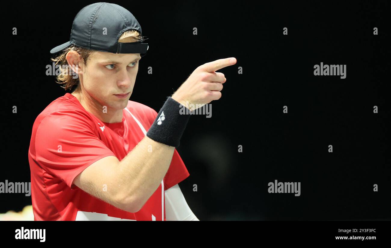 Bologna, Italia. 13 settembre 2024. Il belga Zizou Bergs reagisce ad una partita tra l'italiano Cobolli e il belga Bergs, la seconda partita nel girone A delle finali di Coppa Davis tra Italia e Belgio, venerdì 13 settembre 2024, all'Unipol Arena di Bologna. BELGA PHOTO BENOIT DOPPAGNE credito: Belga News Agency/Alamy Live News Foto Stock