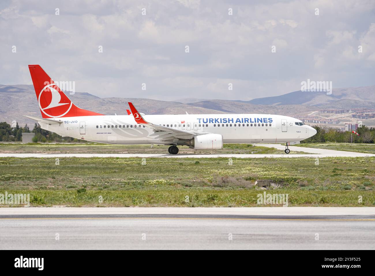 KONYA, TURKIYE - 09 MAGGIO 2023: Decollo di Turkish Airlines Boeing 737-8F2 (60031) dall'aeroporto di Konya Foto Stock