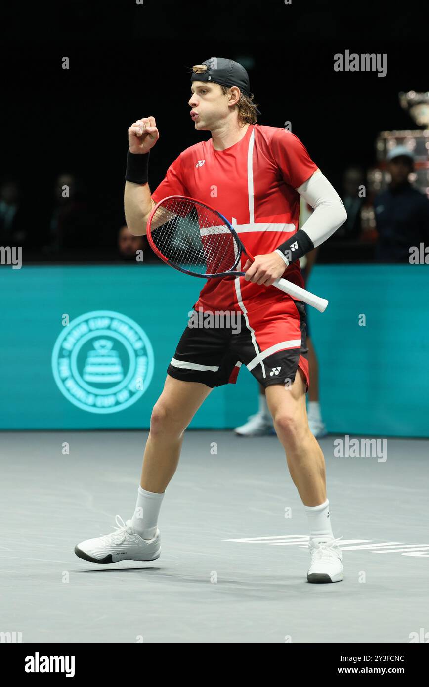 Bologna, Italia. 13 settembre 2024. Il belga Zizou Bergs reagisce ad una partita tra l'italiano Cobolli e il belga Bergs, la seconda partita nel girone A delle finali di Coppa Davis tra Italia e Belgio, venerdì 13 settembre 2024, all'Unipol Arena di Bologna. BELGA PHOTO BENOIT DOPPAGNE credito: Belga News Agency/Alamy Live News Foto Stock