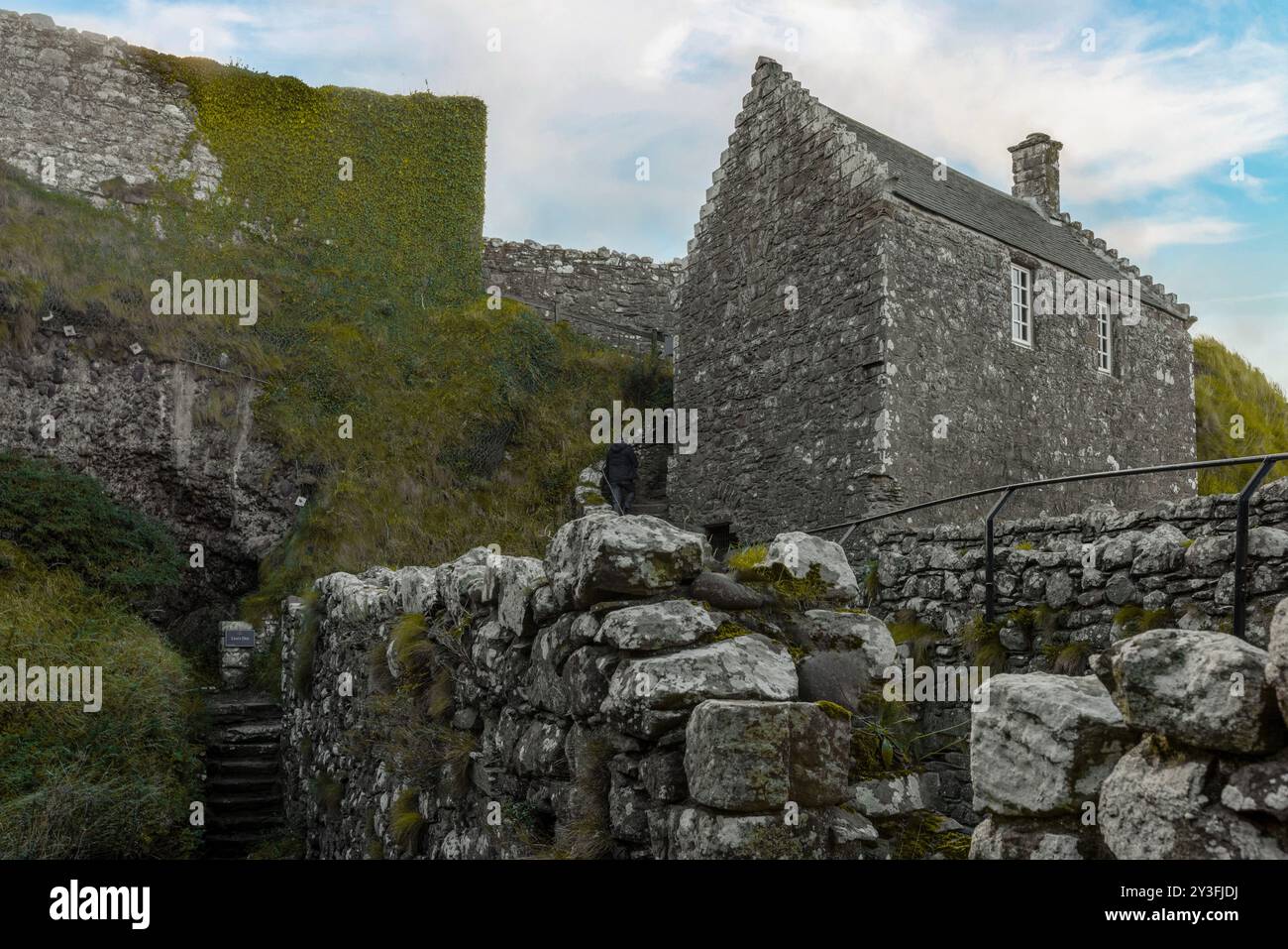 Dunnottar Castle, una fortezza storica sulle scogliere dell'Aberdeenshire, in Scozia, vicino a Stonehaven. Foto Stock