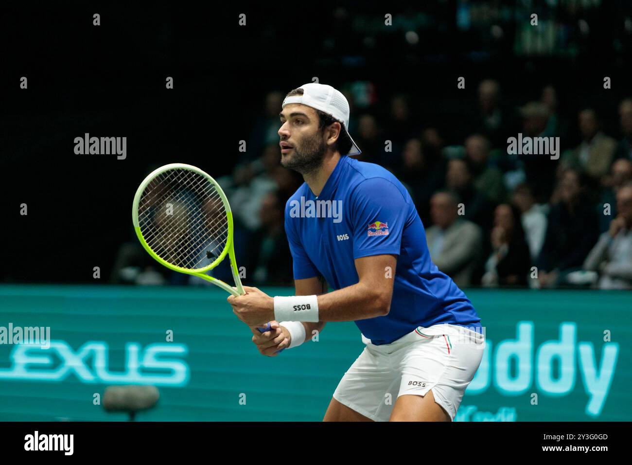 Bologna, Italia. 13 settembre 2024. Matteo Berrettini in azione contro il belga Alexander Blockx durante la fase a gironi delle finali di Coppa Davis 2024 Bologna tra Italia e Belgio all'Unipol Arena il 13 settembre 2024 a Bologna. Crediti: Massimiliano Donati/Alamy Live News Foto Stock