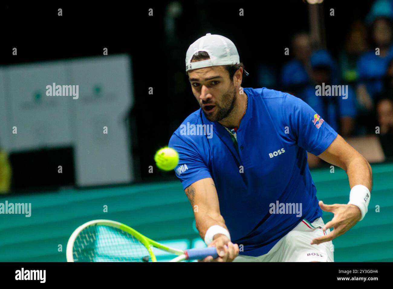 Bologna, Italia. 13 settembre 2024. Matteo Berrettini in azione contro il belga Alexander Blockx durante la fase a gironi delle finali di Coppa Davis 2024 Bologna tra Italia e Belgio all'Unipol Arena il 13 settembre 2024 a Bologna. Crediti: Massimiliano Donati/Alamy Live News Foto Stock