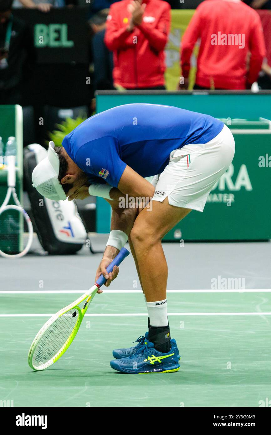 Bologna, Italia. 13 settembre 2024. Matteo Berrettini celebra la sua vittoria contro il belga Alexander Blockx durante la fase a gironi delle finali di Coppa Davis 2024 a Bologna tra Italia e Belgio all'Unipol Arena il 13 settembre 2024 a Bologna. Crediti: Massimiliano Donati/Alamy Live News Foto Stock