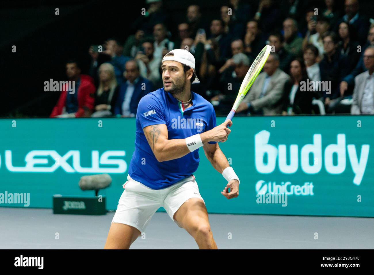 Bologna, Italia. 13 settembre 2024. Matteo Berrettini in azione contro il belga Alexander Blockx durante la fase a gironi delle finali di Coppa Davis 2024 Bologna tra Italia e Belgio all'Unipol Arena il 13 settembre 2024 a Bologna. Crediti: Massimiliano Donati/Alamy Live News Foto Stock