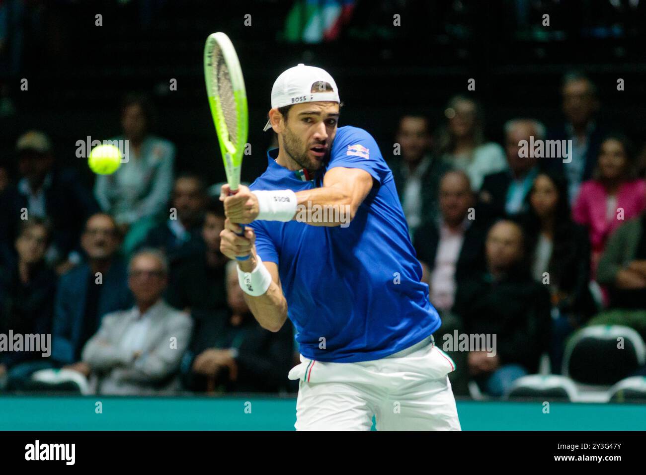 Bologna, Italia. 13 settembre 2024. Matteo Berrettini in azione contro il belga Alexander Blockx durante la fase a gironi delle finali di Coppa Davis 2024 Bologna tra Italia e Belgio all'Unipol Arena il 13 settembre 2024 a Bologna. Crediti: Massimiliano Donati/Alamy Live News Foto Stock