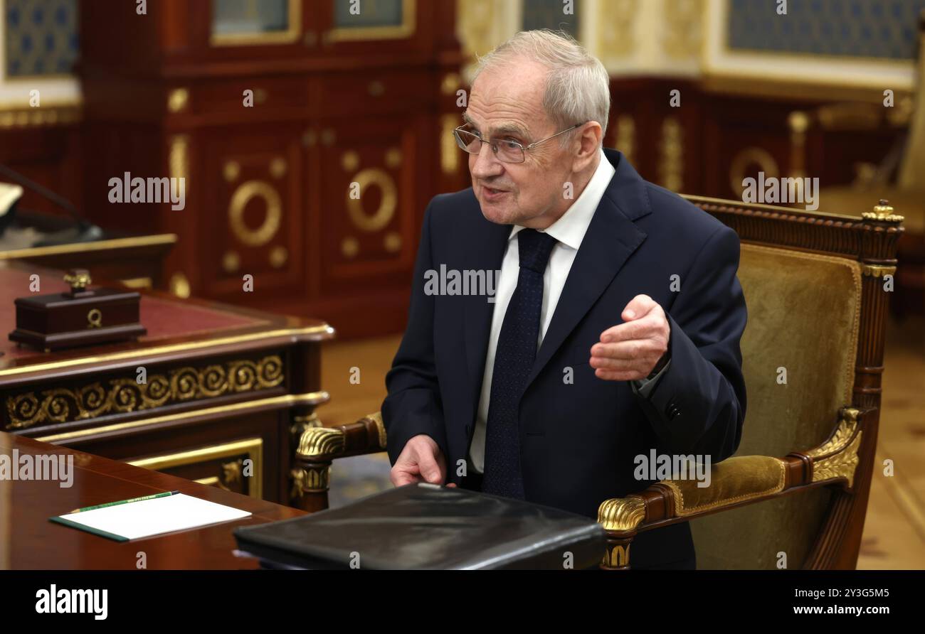 San Pietroburgo, Russia. 13 settembre 2024. Il presidente della Corte costituzionale russa Valery Zorkin parla durante un incontro di lavoro con il presidente Vladimir Putin, il 13 settembre 2024, a San Pietroburgo, in Russia. Crediti: Alexander Kazakov/piscina del Cremlino/Alamy Live News Foto Stock