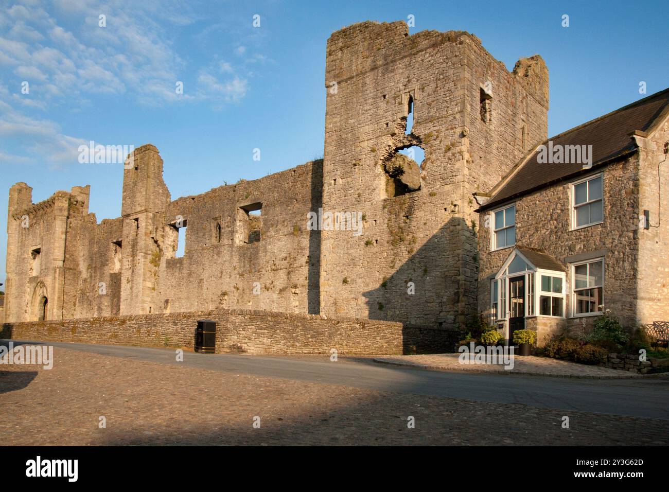 Castello di Middleham, un tempo dimora d'infanzia di Riccardo III, Leyburn, Wensleydale, N. Yorkshire, Inghilterra Foto Stock