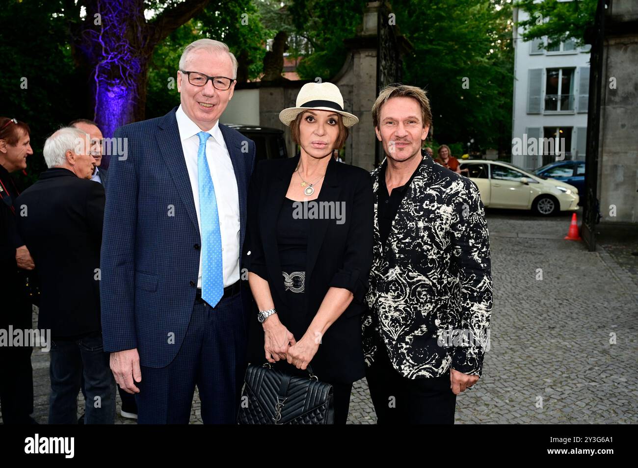 Ludger Pistor, Anouschka Renzi und Thure Riefenstein beim cocktail Prolonge anlässlich der semifinale Round of Judging der International Emmy Awards 2 Foto Stock