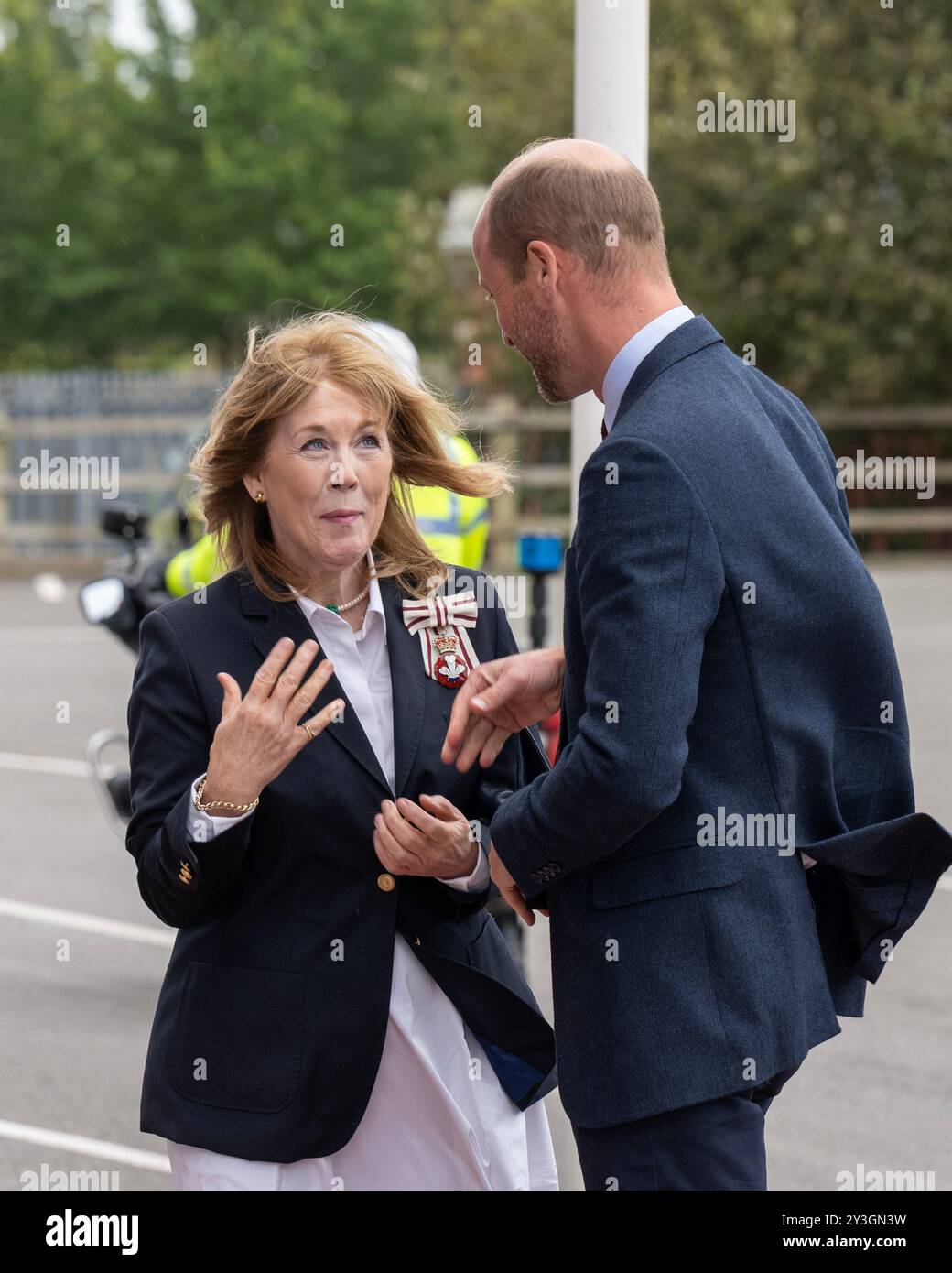 Llanelli, Galles Regno Unito 10 settembre 2024 HRH il Principe di Galles visita Parc y Scarlets, sede della squadra di rugby a 15 degli Scarlets in visita a Llanelli, Galles Foto Stock