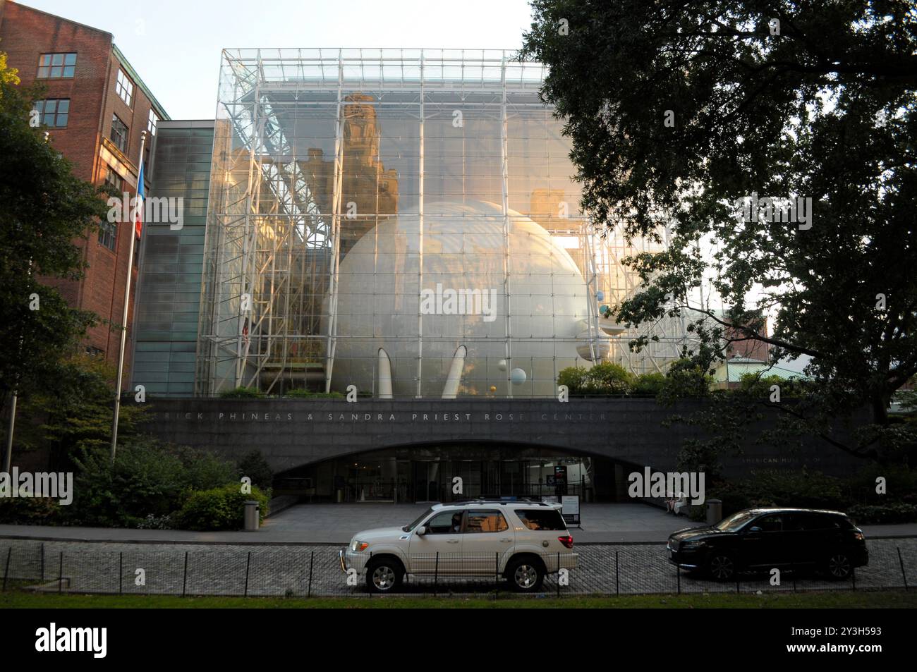 New York, Stati Uniti. 12 settembre 2024. Il Frederick Phineas e il Sandra Priest Rose Center for Earth and Space dell'American Museum of Natural History si trovano a Manhattan, New York. (Foto di Jimin Kim/SOPA Images/Sipa USA) credito: SIPA USA/Alamy Live News Foto Stock