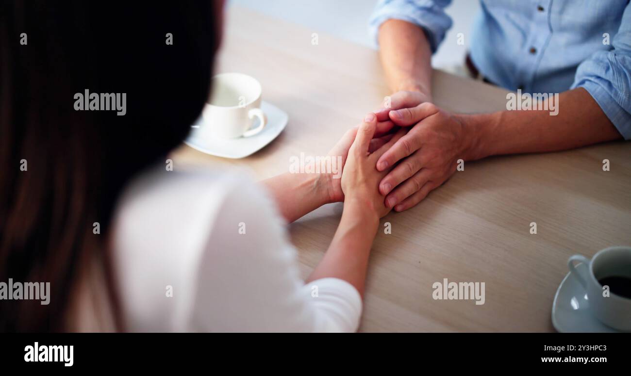Relazione e amore. Coppia maschile e femminile al Cafe Foto Stock