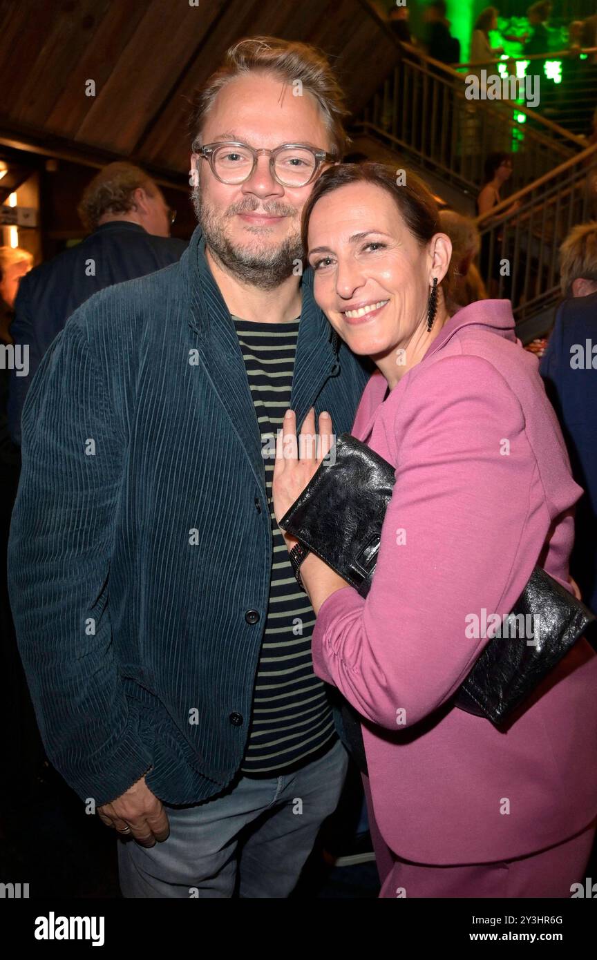Ulrike Frank mit Ehemann Marc Schubring bei der Verleihung des Deutschen Schauspielpreises 2024 im Club Theater Berlin. Berlino, 13.09.2024 *** Ulrike Frank con il marito Marc Schubring alla cerimonia del German Acting Award 2024 al Club Theater Berlin, 13 09 2024 foto:XF.xKernx/xFuturexImagex schauspielpreis_4692 Foto Stock