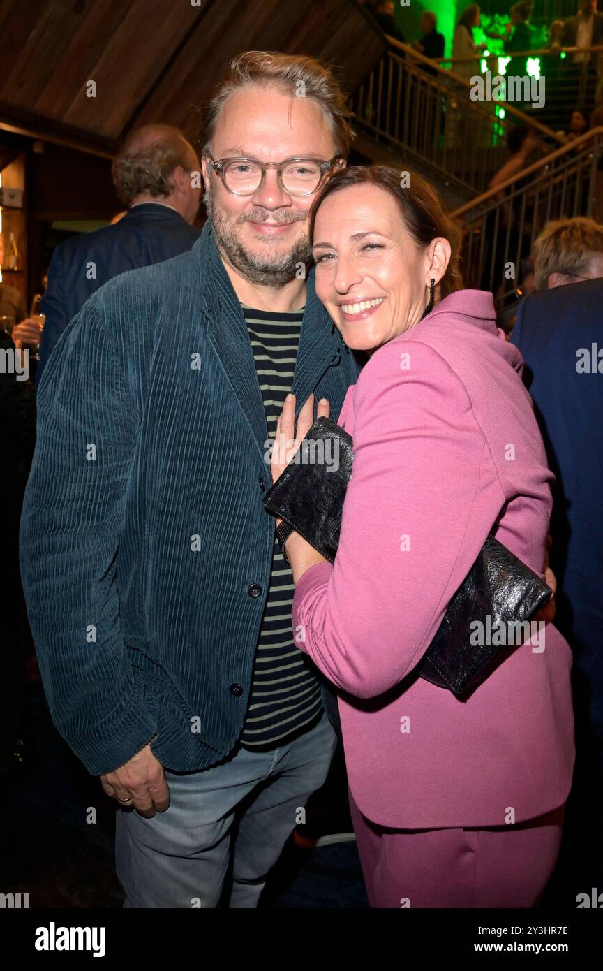 Ulrike Frank mit Ehemann Marc Schubring bei der Verleihung des Deutschen Schauspielpreises 2024 im Club Theater Berlin. Berlino, 13.09.2024 *** Ulrike Frank con il marito Marc Schubring alla cerimonia del German Acting Award 2024 al Club Theater Berlin, 13 09 2024 foto:XF.xKernx/xFuturexImagex schauspielpreis_4693 Foto Stock
