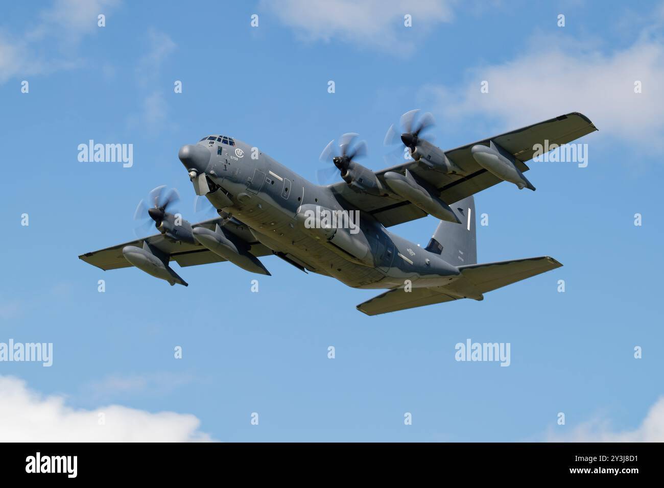 USAF Special Ops Lockheed Martin Hercules MC130 del 67th Squadron parte dalla RAF Fairford nel sud dell'Inghilterra a poppa del RIAT Foto Stock