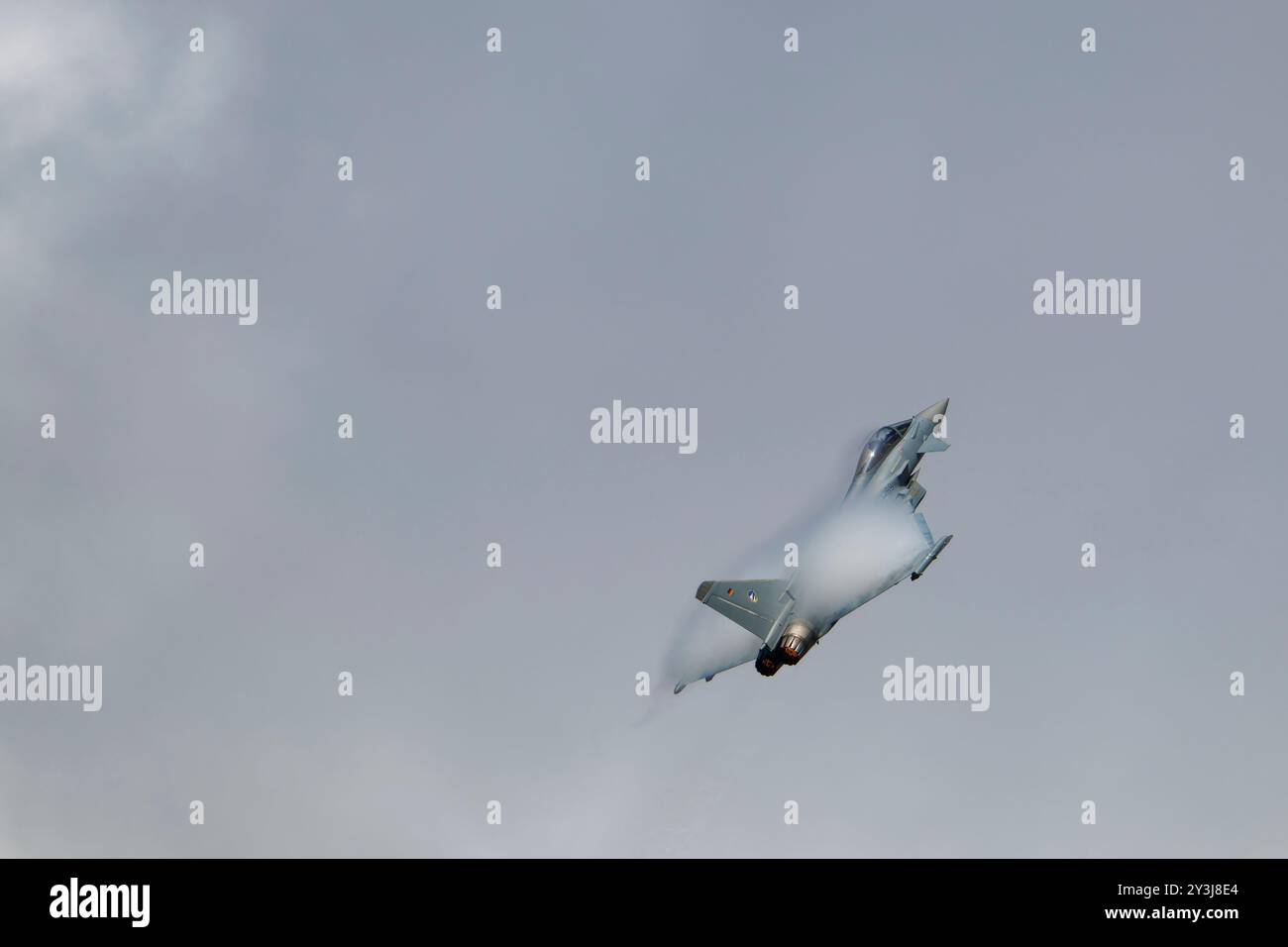 La Luftwaffe Eurofighter Typhoon EF2000 numero 3069 del 74th Tactical Air Force Wing mette in mostra al RIAT un'emozionante esibizione di volo Foto Stock