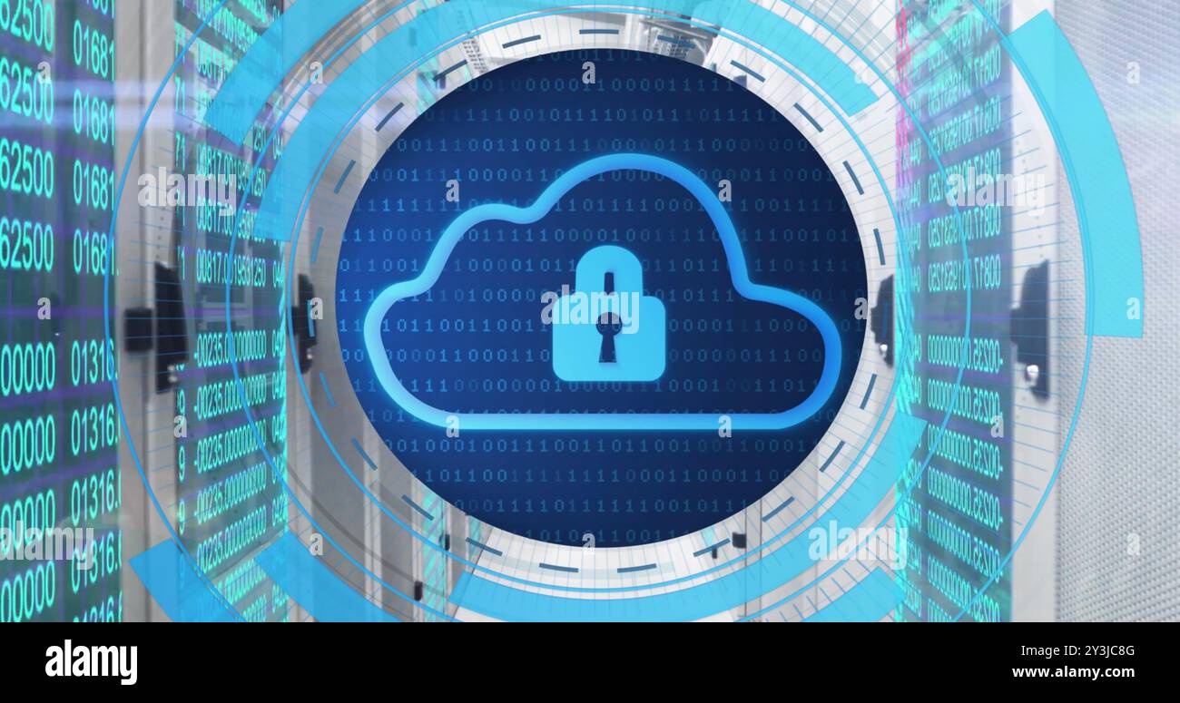 Immagine di uno scanner circolare con icone e dati su cloud e lucchetto nella sala server Foto Stock