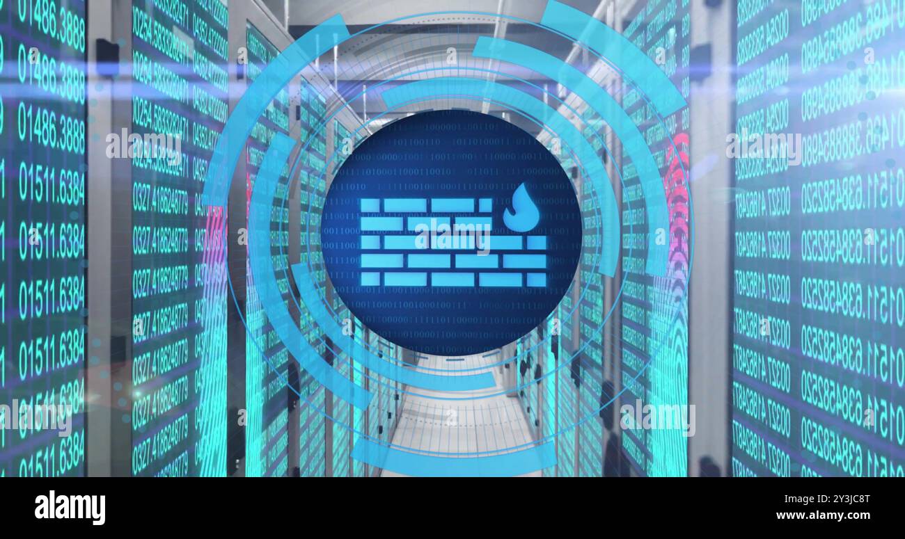 Immagine dello scanner circolare che elabora i dati del firewall nella sala server del computer Foto Stock