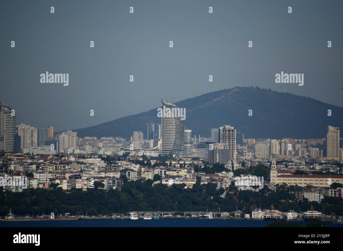 Vista da Yavuz Sultan Selim Camii, Fatih, Istanbul, Turchia, Europa-Asia Foto Stock