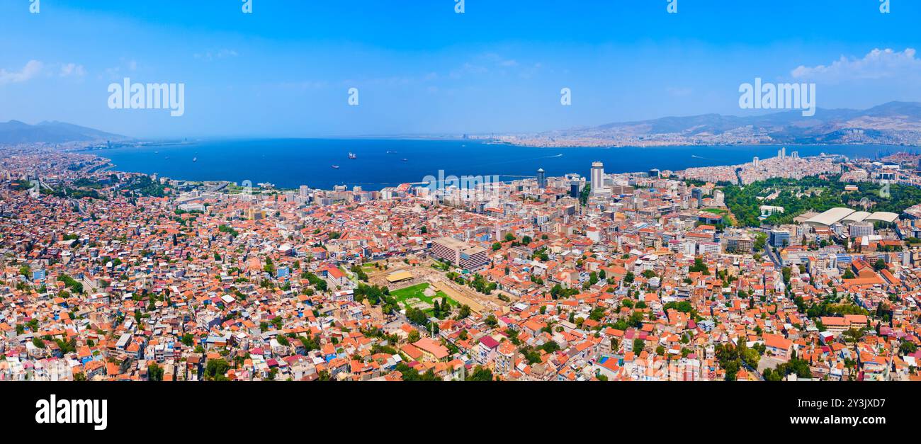 Vista panoramica aerea dell'Agorà di Smirne. L'Agorà di Smirne è un'antica agorà romana situata nella città di Smirne in Turchia. Foto Stock