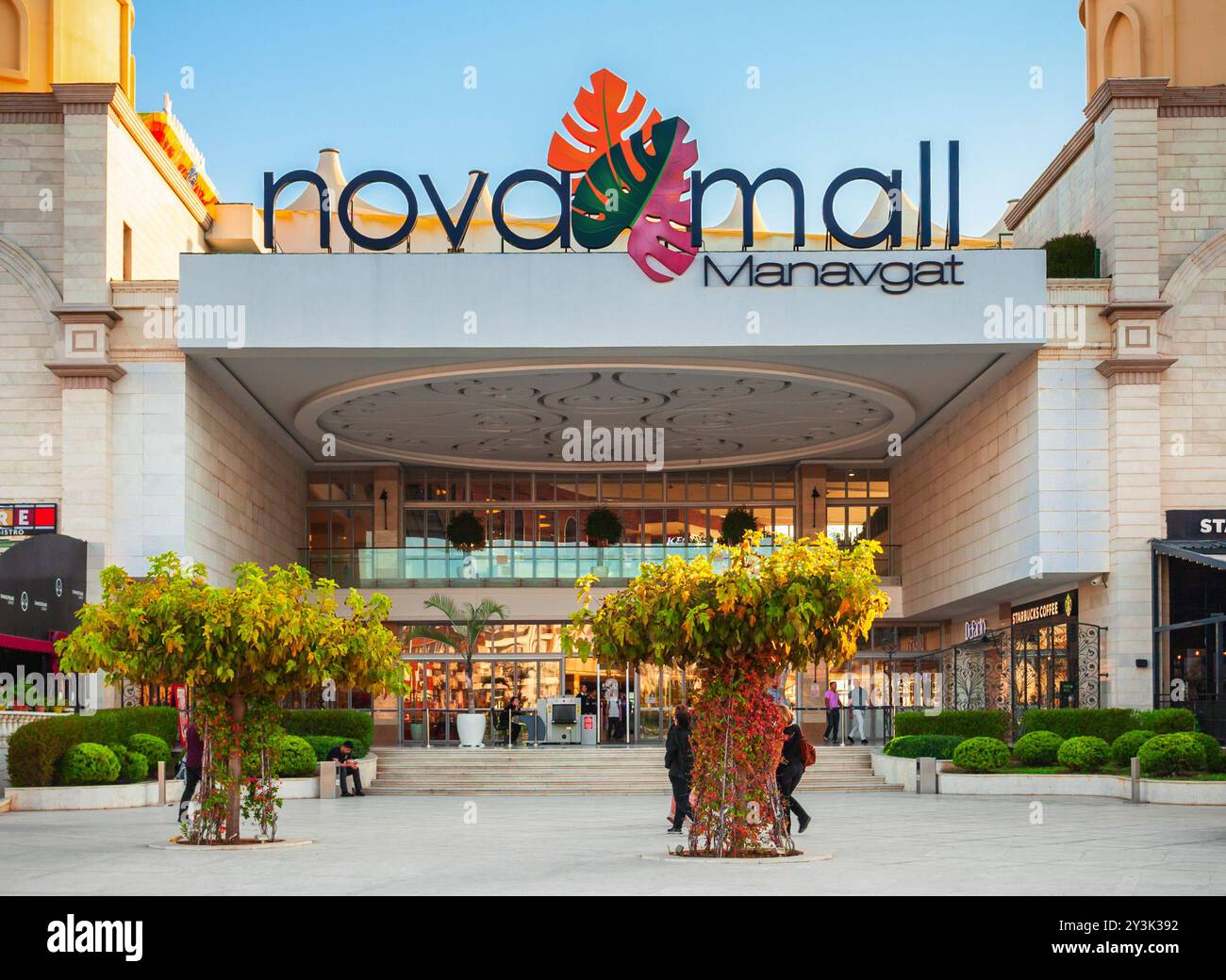 Manavgat, TURCHIA - 08 NOVEMBRE 2019: Nova Mall è un centro commerciale e di intrattenimento nella città di Manavgat nella regione di Antalya in Turchia Foto Stock