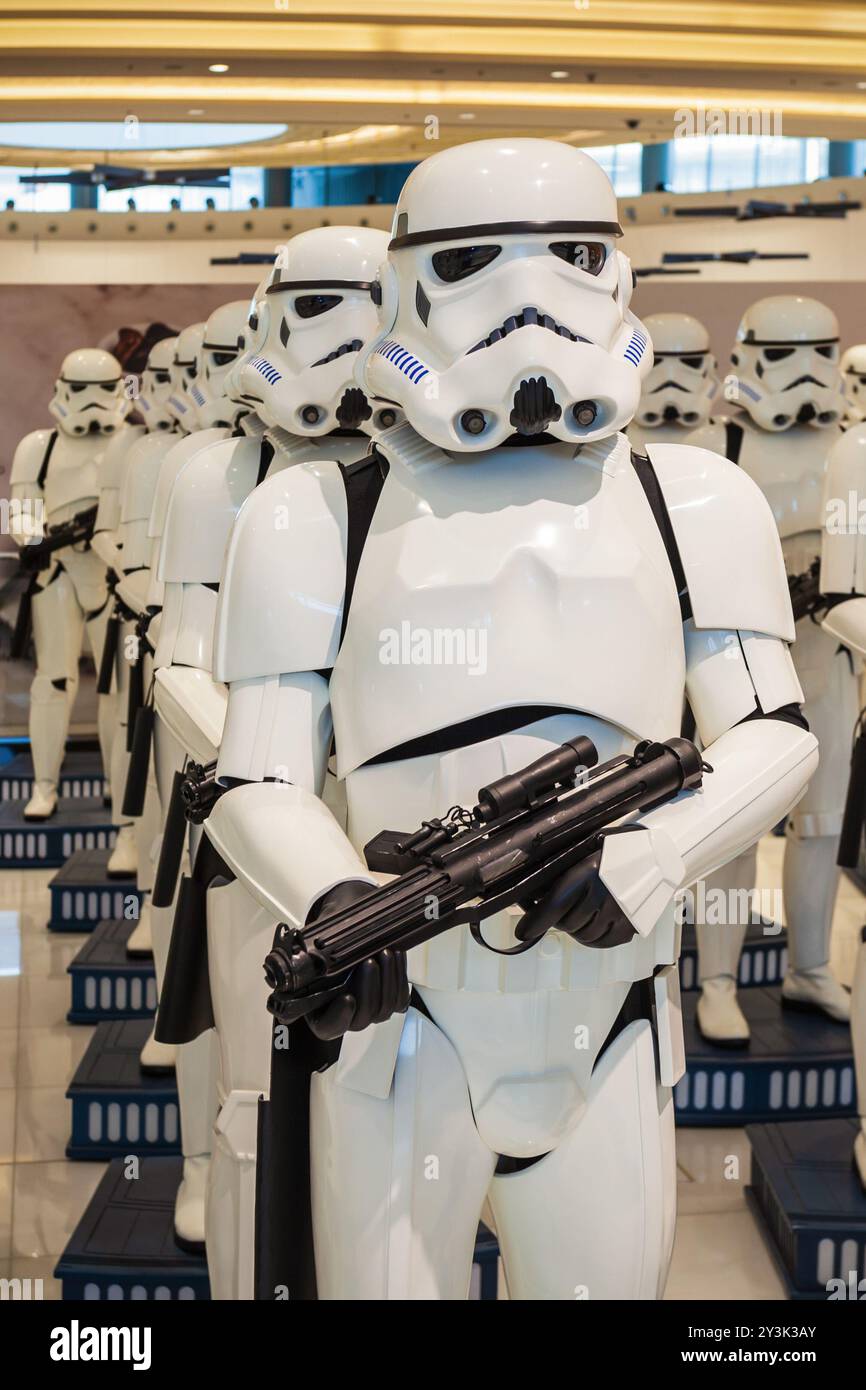 DUBAI, Emirati Arabi Uniti - 25 FEBBRAIO 2019: Stormtroopers personaggio Star Wars nel Dubai Mall negli Emirati Arabi Uniti Foto Stock