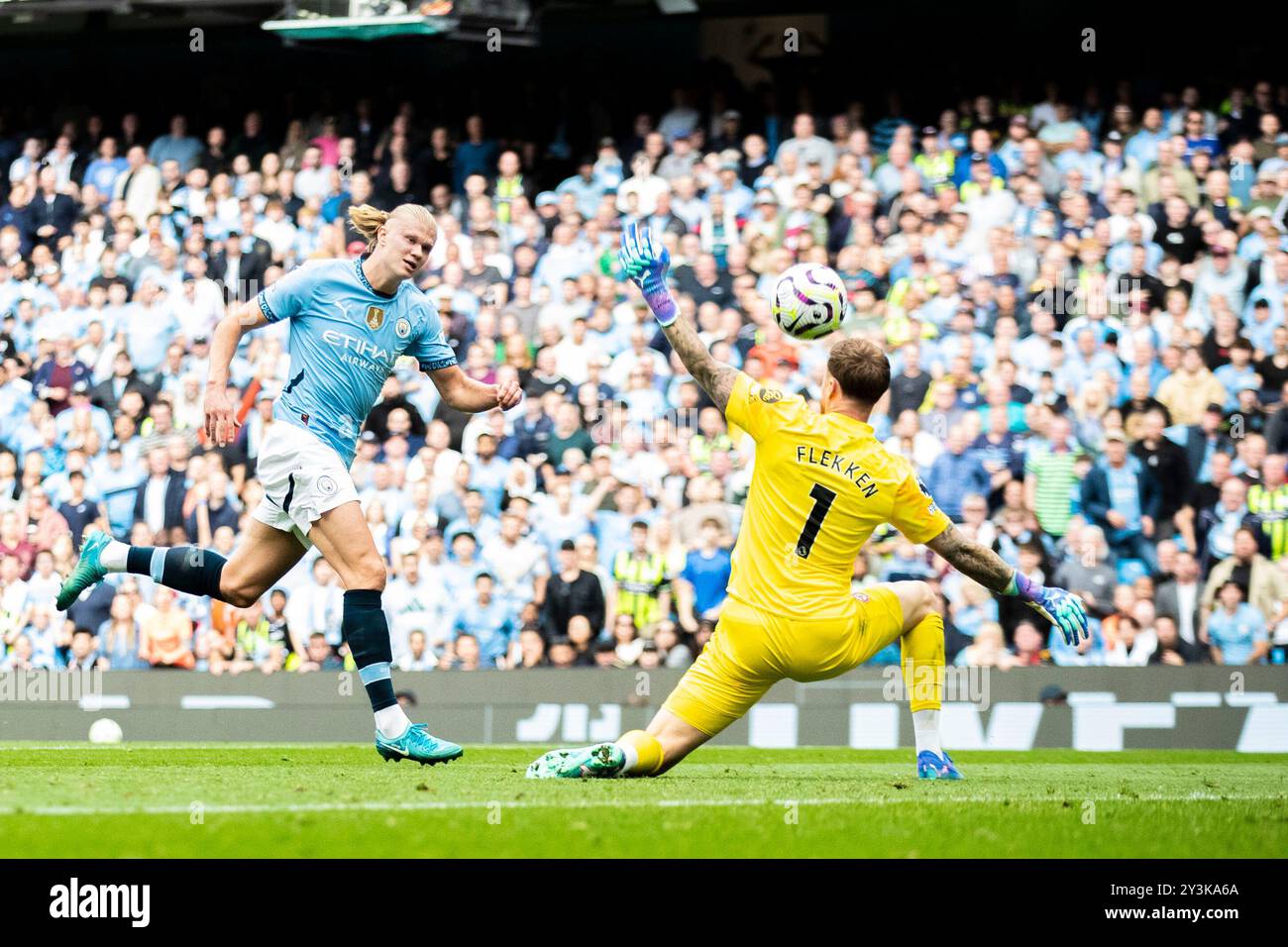 Gol 2-1 Erling Haaland #9 del Manchester City F.C. segna un gol durante la partita di Premier League tra Manchester City e Brentford all'Etihad Stadium di Manchester, sabato 14 settembre 2024. (Foto: Mike Morese | mi News) crediti: MI News & Sport /Alamy Live News Foto Stock