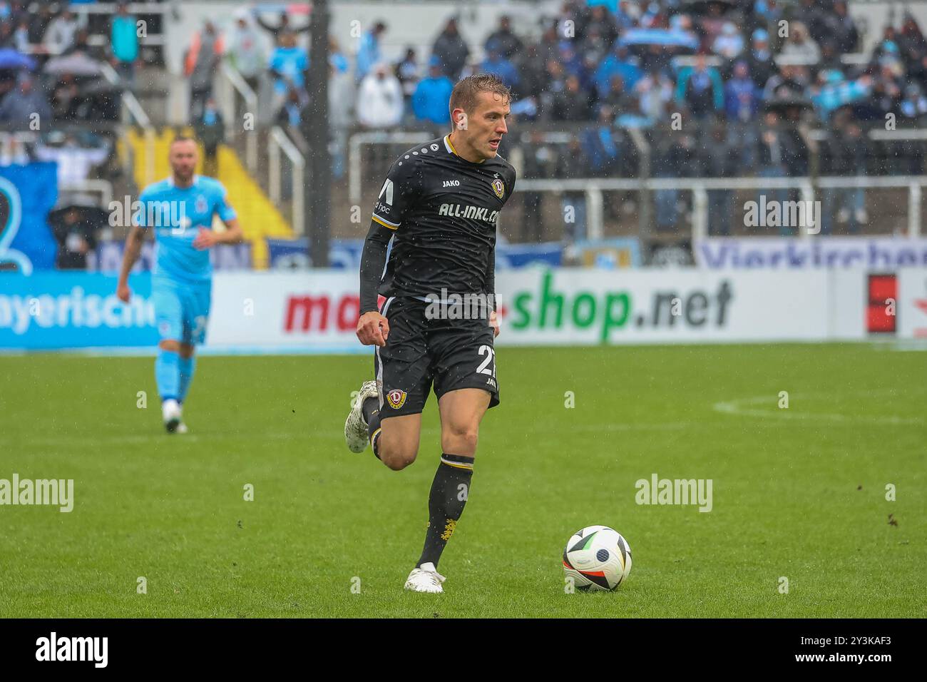 Niklas Hauptmann (Dynamo Dresden, 27) mit Ball, TSV 1860 Muenchen vs. Dynamo Dresda, Fussball, 3. Liga, 5 anni. Spieltag, Saison 24/25, 14.09.2024, foto: Eibner-Pressefoto/Jenni Maul Foto Stock