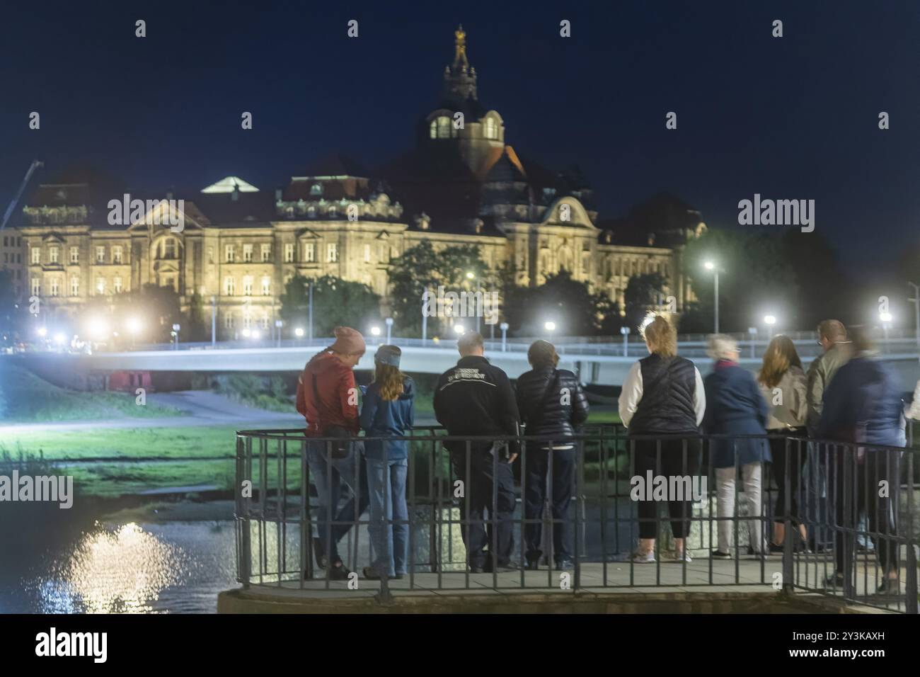 Nelle prime ore del mattino, una sezione del Ponte di Carola crollò per ragioni sconosciute. Su una lunghezza di circa 100 metri, la sezione su wh Foto Stock