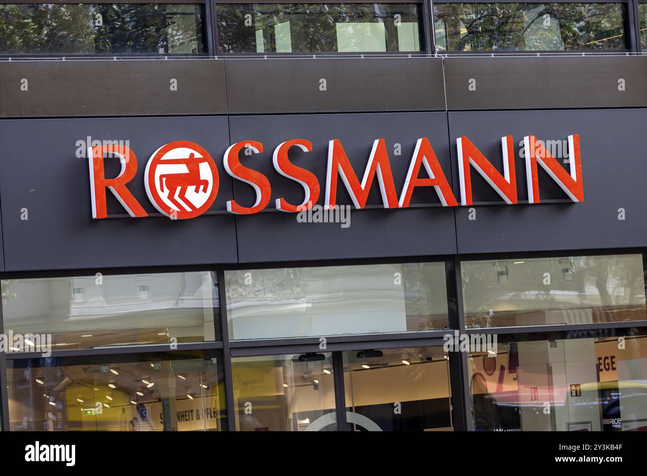 Rossmann. Logo dell'azienda della farmacia. Berlino, Germania, Europa Foto Stock