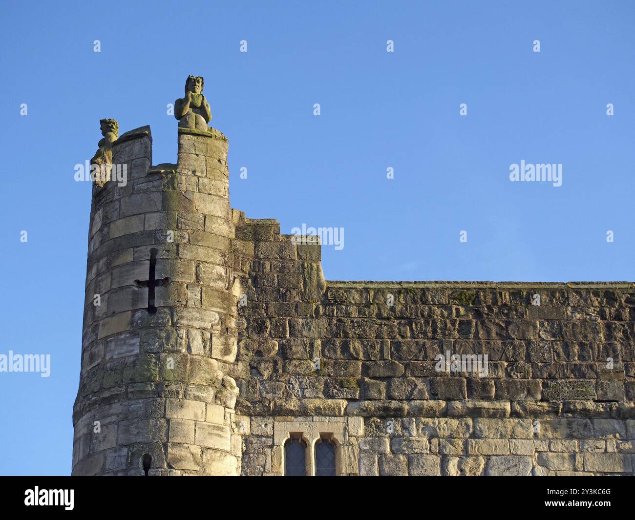 Un primo piano di una torretta d'angolo su Monks Bar, la portineria del XIV secolo e l'ingresso nord-est della città di york Foto Stock