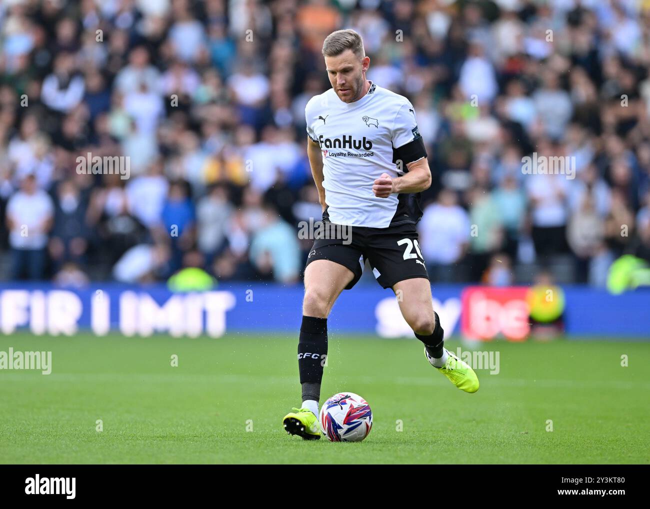 Callum ELDER (Derby County) attacca con il pallone durante la partita del Campionato Sky Bet Derby County vs Cardiff City al Pride Park Stadium, Derby, Regno Unito, 14 settembre 2024 (foto di Mark Dunn/News Images) in, il 14/9/2024. (Foto di Mark Dunn/News Images/Sipa USA) credito: SIPA USA/Alamy Live News Foto Stock