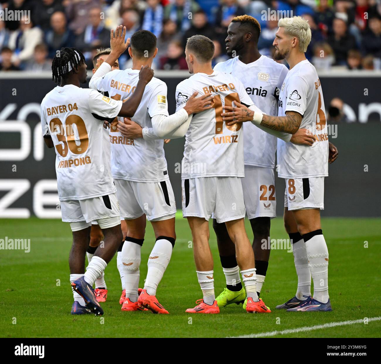 TOR zum 1:3 Elfmeter, Strafstoss Torjubel mit Jeremie Frimpong Bayer 04 Leverkusen (30) Robert Andrich Bayer 04 Leverkusen (08) Florian Wirtz Bayer 04 Leverkusen (10) Martin Terrier Bayer 04 Leverkusen (11) Alejandro Grimaldo Bayer 04 Leverkusen (20) TSG 1899 Hoffenheim vs Bayer 04 Leverkusen 04 Leverkusen/Bayer 04 Leverkusen O Leverkusen (11) O QUALSIASI ALTRO REGOLAMENTO DI PROIBIRE-14.09.2024 Leverkusen/PROIBIRE le IMMAGINI Foto Stock