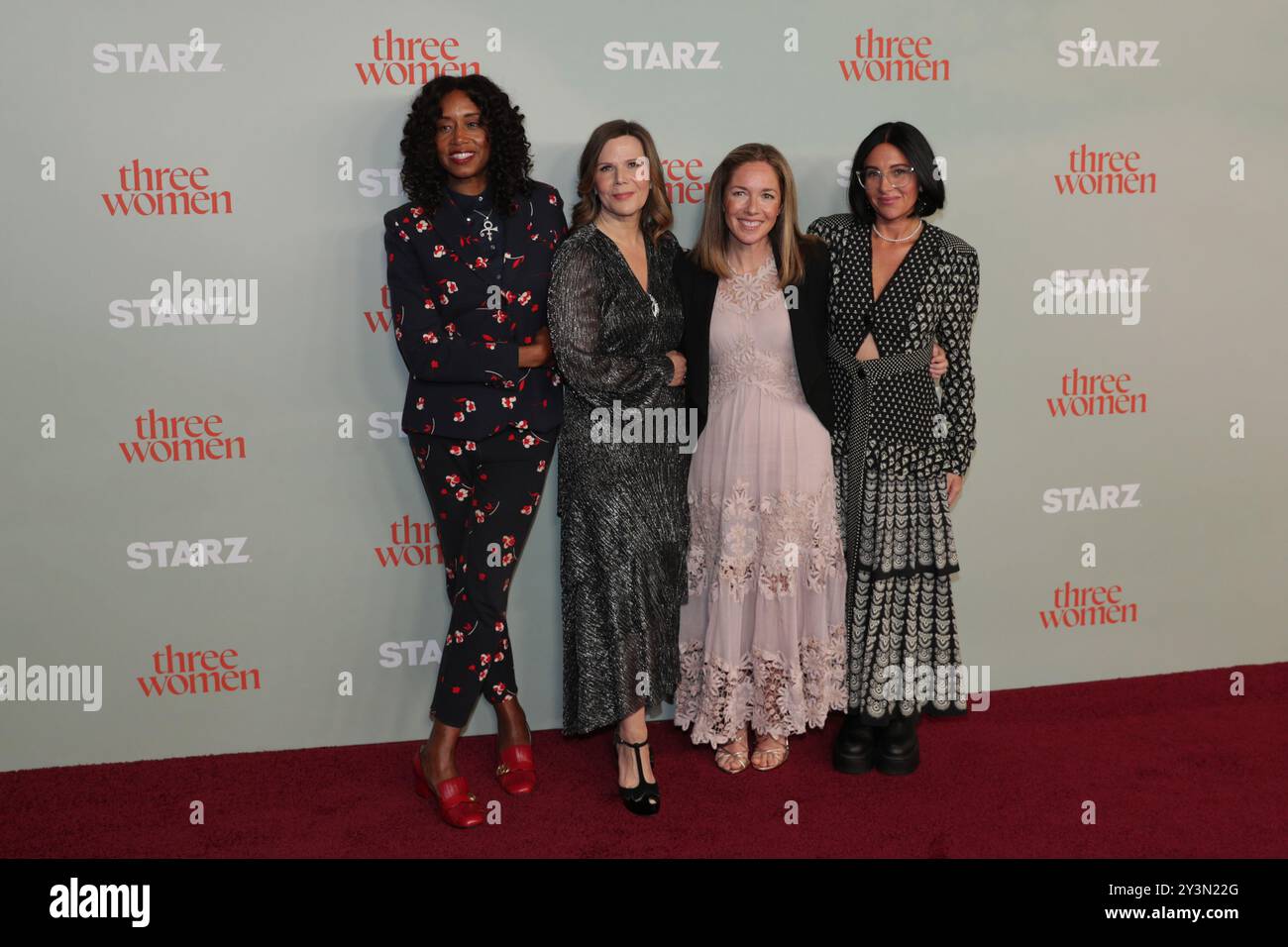 NEW YORK, NEW YORK - SETTEMBRE 09: (L-R) Kathryn Busby, Laura Eason, Alison Hoffman e Lisa Taddeo assiste alla prima di "tre donne" della STARZ al Times Center il 9 settembre 2024 a New York. Foto: Giada Papini Rampelotto/EuropaNewswire Foto Stock