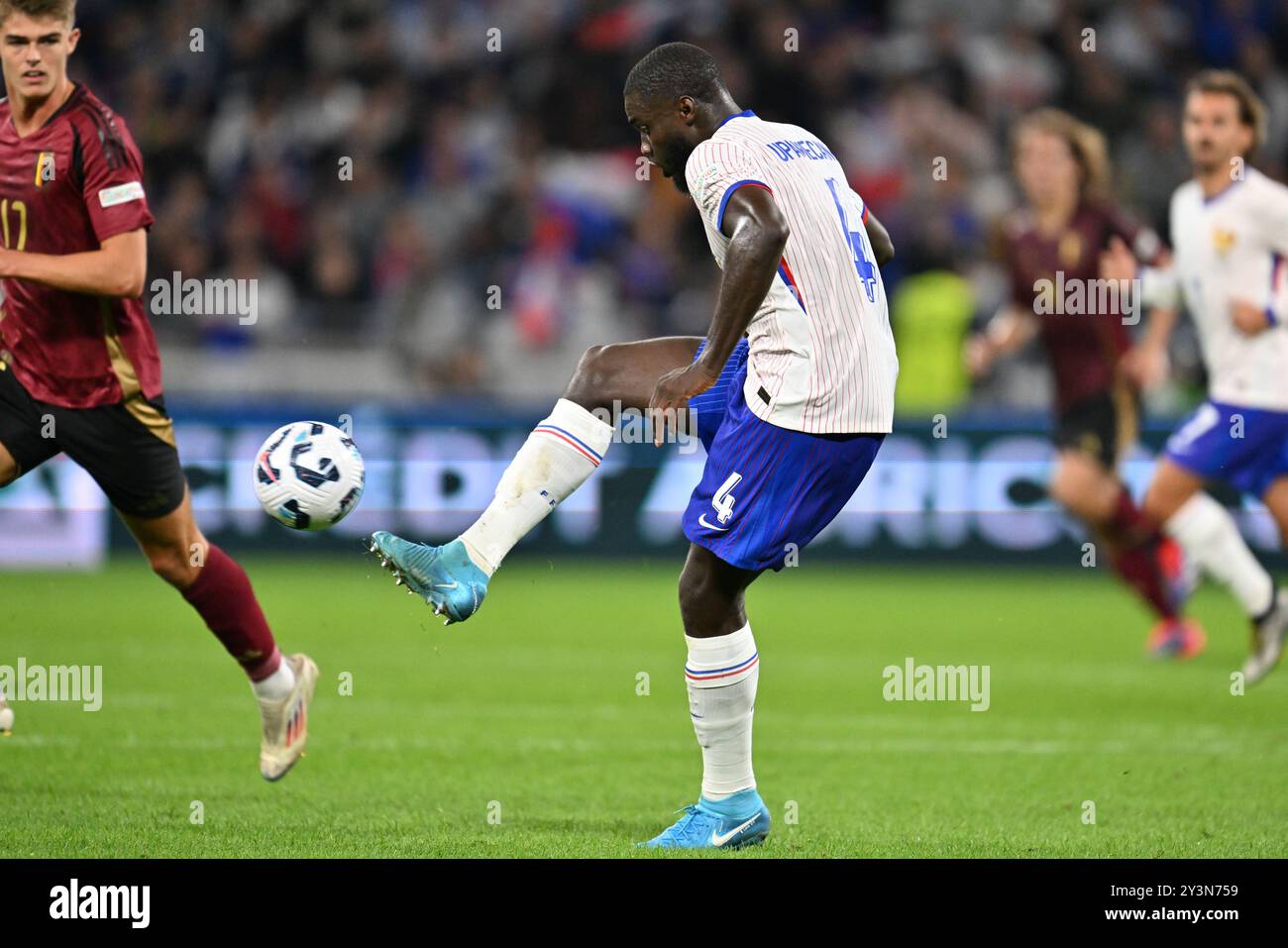 Dayot Upamecano (4) di Francia, nella foto di una partita di calcio tra le squadre nazionali francesi, chiamate les Bleus e Belgio, chiamate i Diavoli Rossi nella seconda partita del girone A2 della UEFA Nations League , venerdì 9 settembre 2024 a Lione, Francia . Foto Sportpix | David Catry Foto Stock