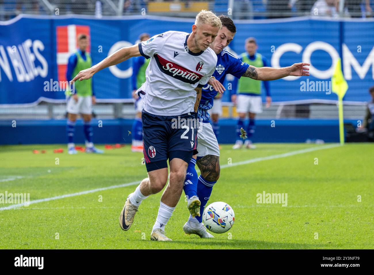 Como, Italia - 14 settembre 2024 - Como vs Bologna serie A - odgaard jesn bologna e strefezza gabriel como crediti: Kines Milano/Alamy Live News Foto Stock