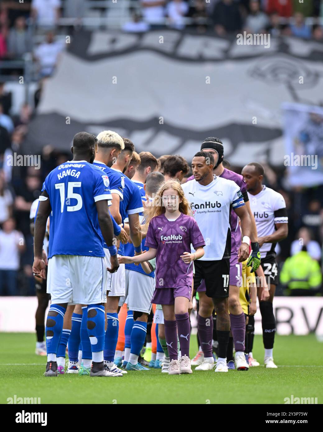 Squadre all'inizio della partita durante la partita del Campionato Sky Bet Derby County vs Cardiff City al Pride Park Stadium, Derby, Regno Unito, 14 settembre 2024 (foto di Mark Dunn/News Images) Foto Stock