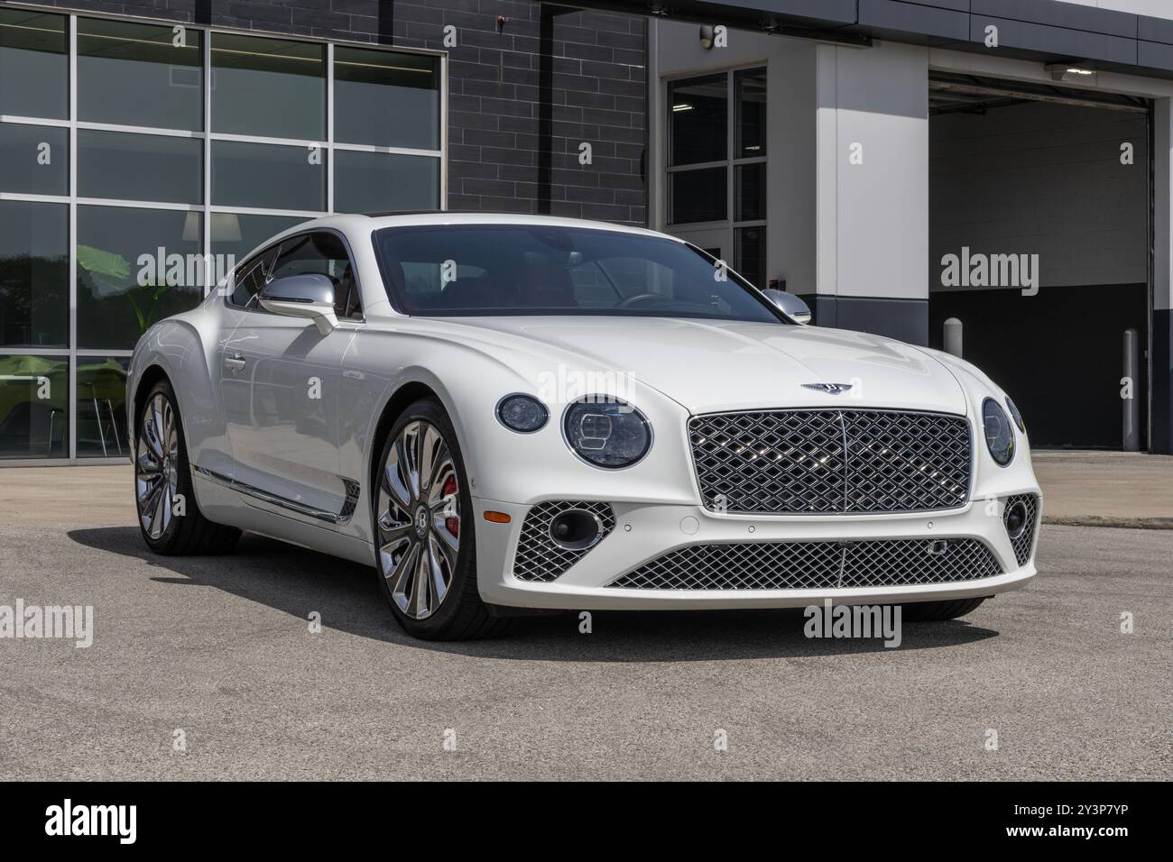 Indianapolis - 12 settembre 2024: Mostra Bentley Continental GT Mulliner. Bentley offre la Continental GT con un motore V8 Twin-Turbo da 542 CV da 4 litri. Foto Stock