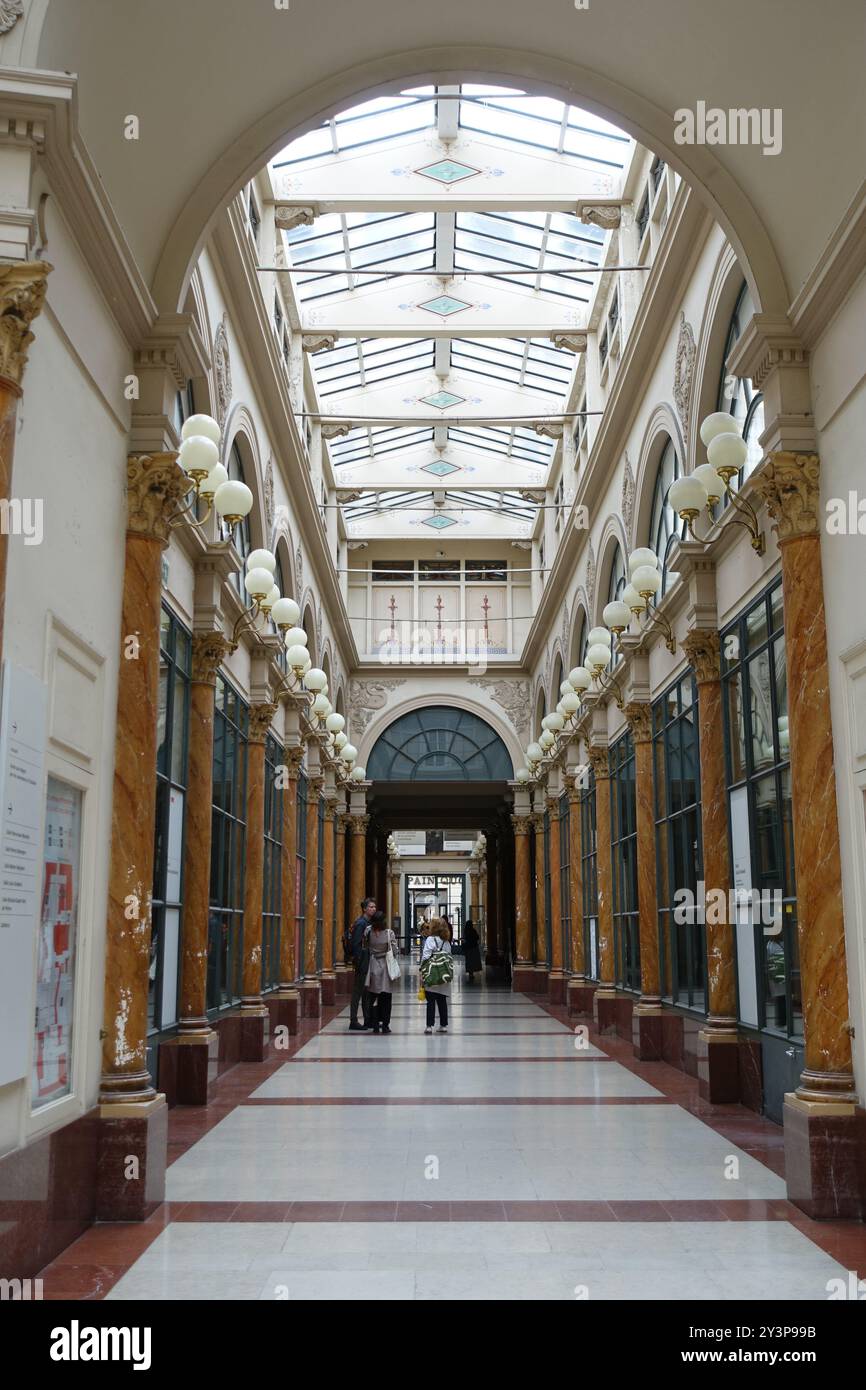 La Galerie Colbert, un tipico passaggio coperto a Parigi costruito nel XIX secolo Foto Stock