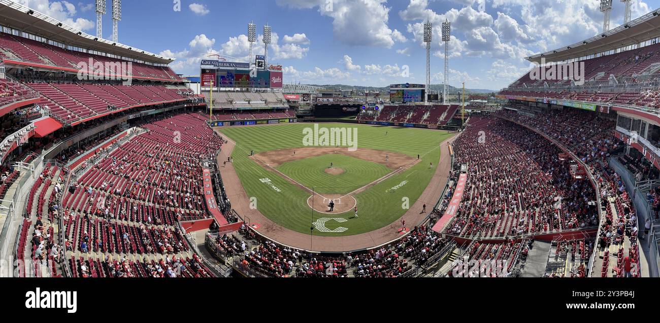 Cincinnati - 5 settembre 2024: Grande panorama sul American Ball Park, sede dei Cincinnati Reds. La GABP ha sostituito il Riverfront Stadium/Cinergy Field nel 2003 Foto Stock