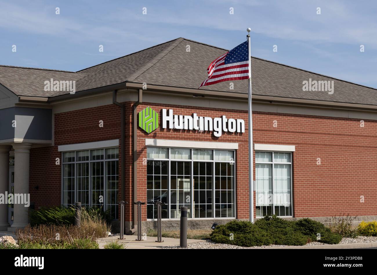 Zionsville - 12 settembre 2024: Filiale della Huntington National Bank. Huntington Bancshares gestisce uffici bancari principalmente nel Midwest. Foto Stock